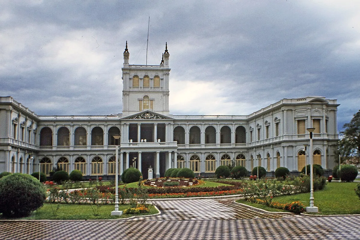 Government palace and garden in Asunción